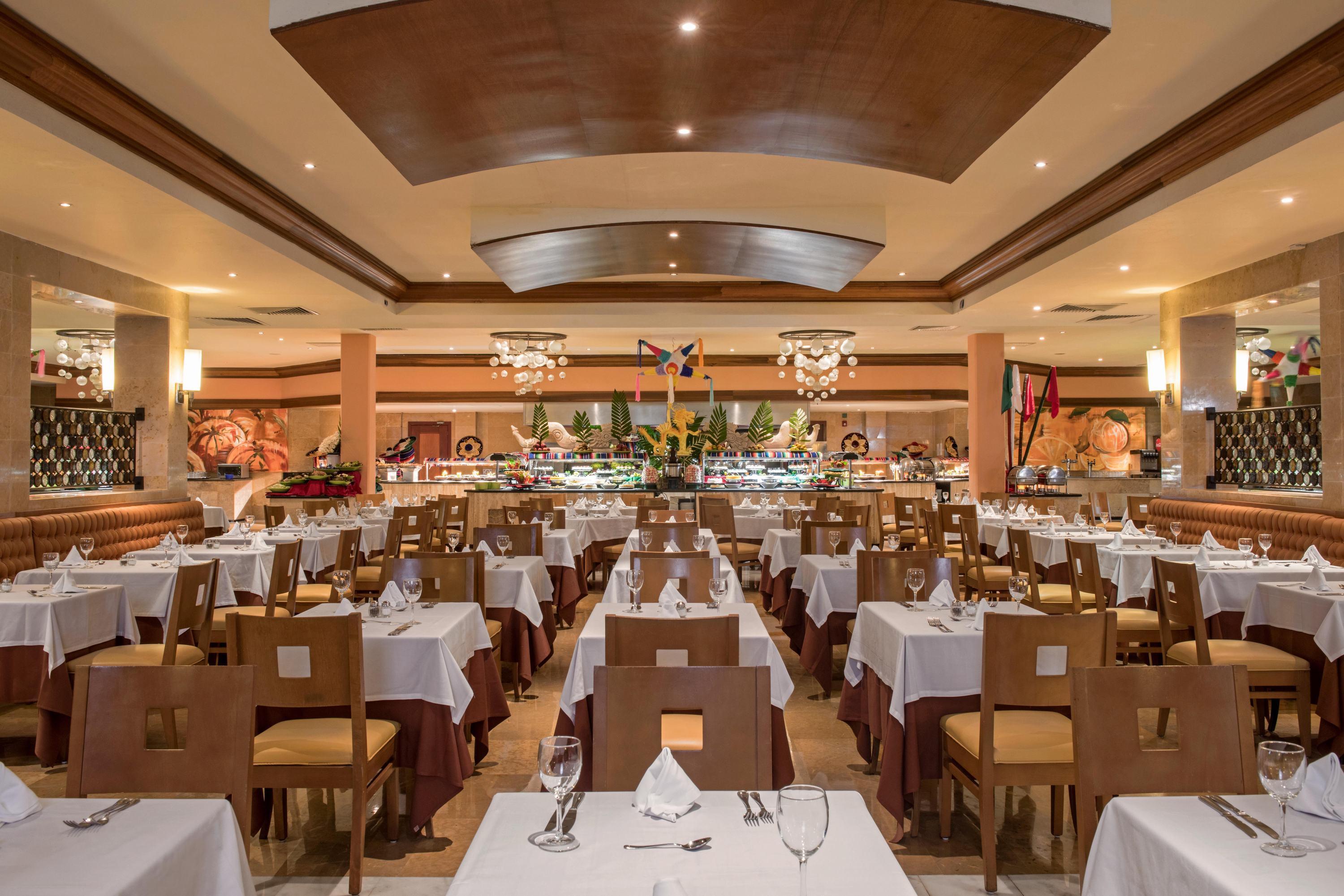 Grand Riviera Princess Плая дел Кармен Екстериор снимка The buffet at the hotel
