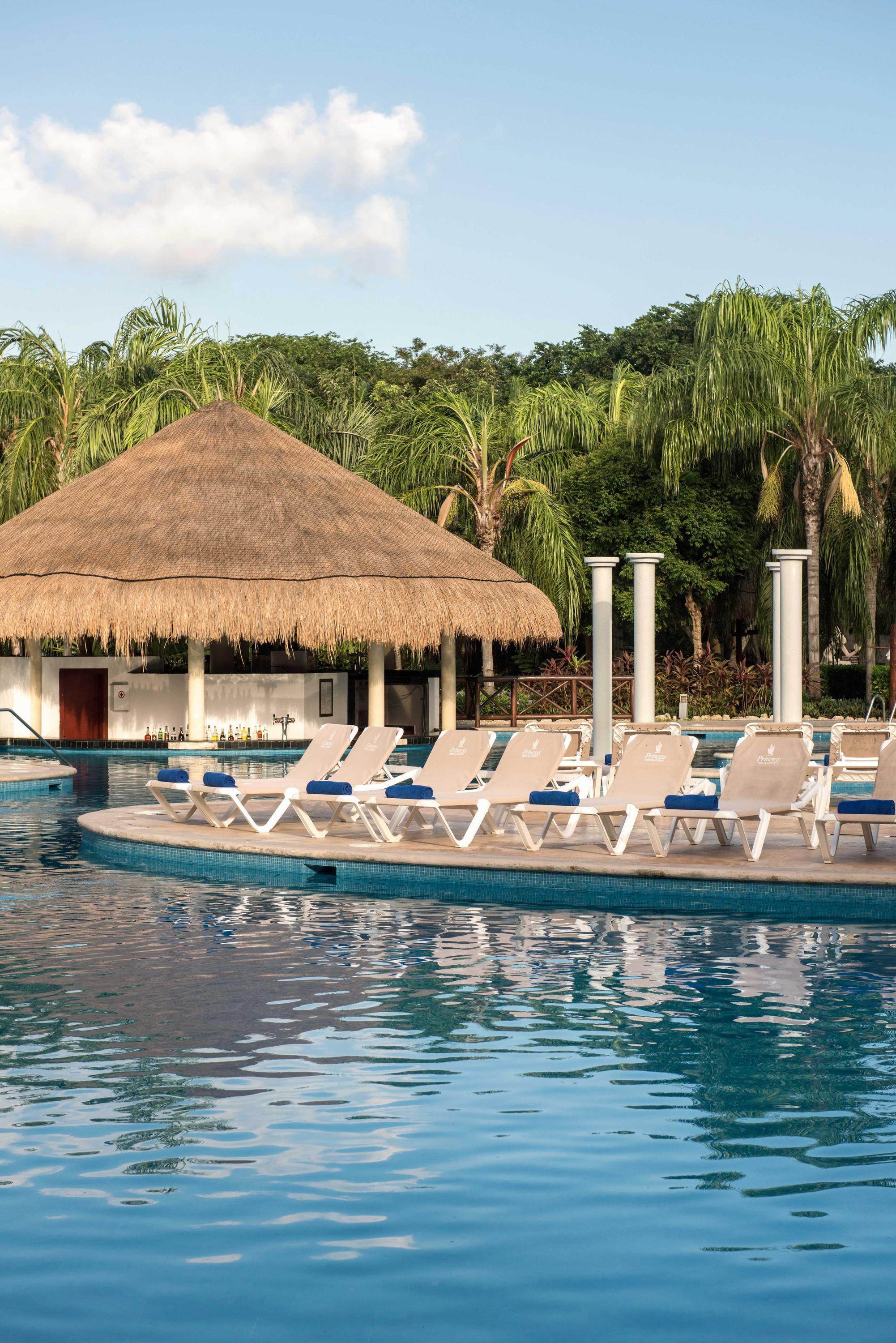 Grand Riviera Princess Плая дел Кармен Екстериор снимка Pool at the Grand Palladium Resort