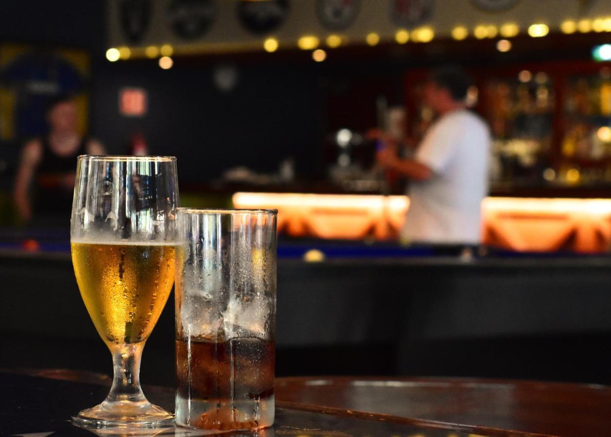 Grand Riviera Princess Плая дел Кармен Екстериор снимка Beer at a bar