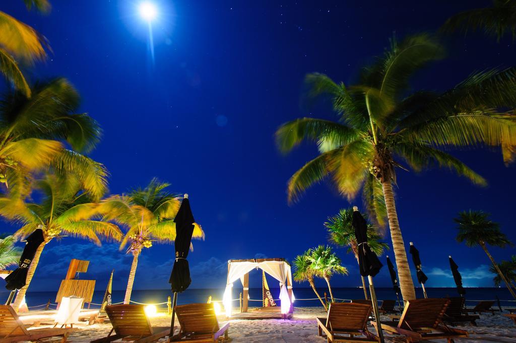 Grand Riviera Princess Плая дел Кармен Екстериор снимка Beach at night
